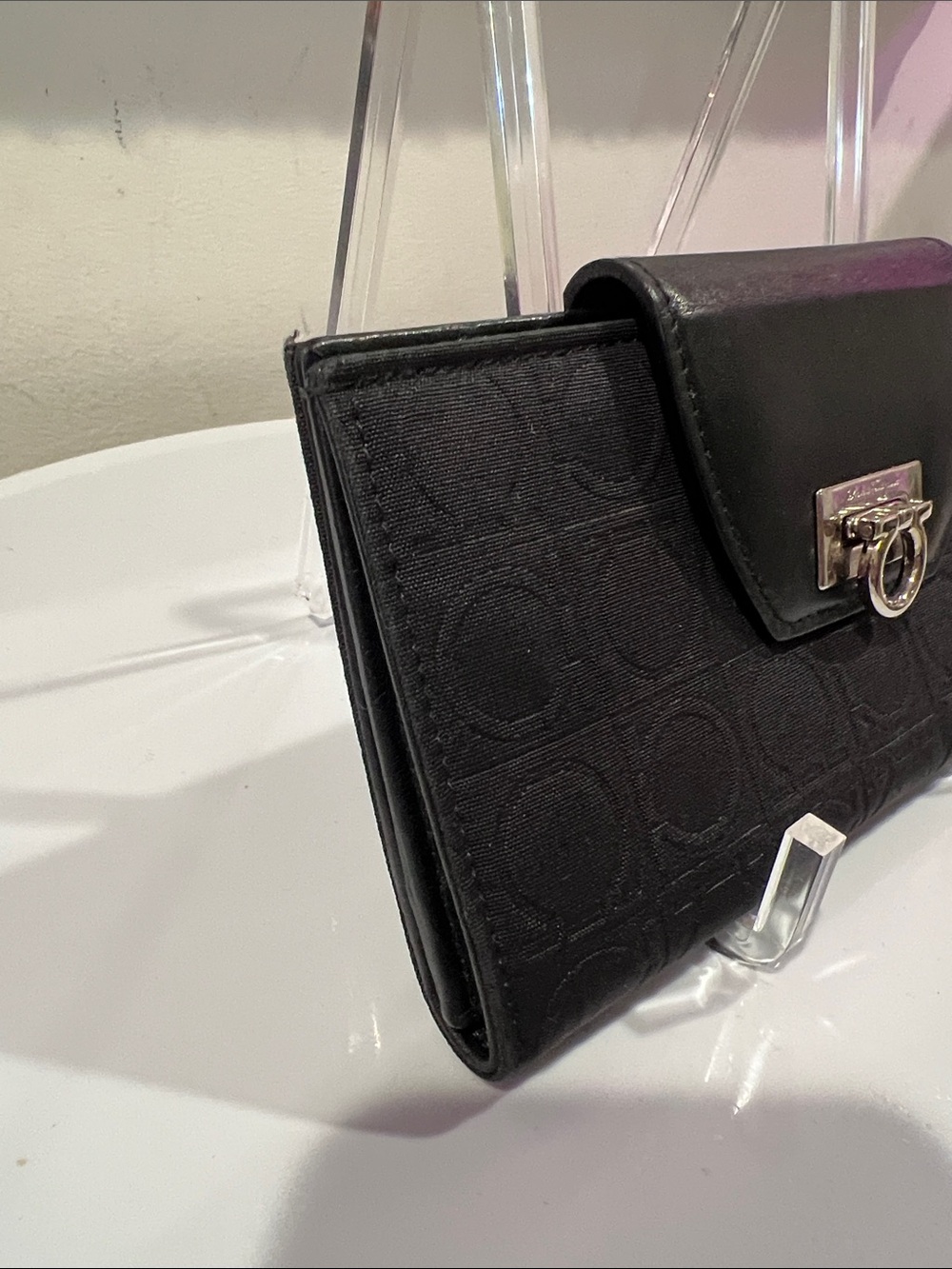 Salvatore Ferragamo Black Embossed Wallet Clutch with Ring Closure - Picture 4 of 9